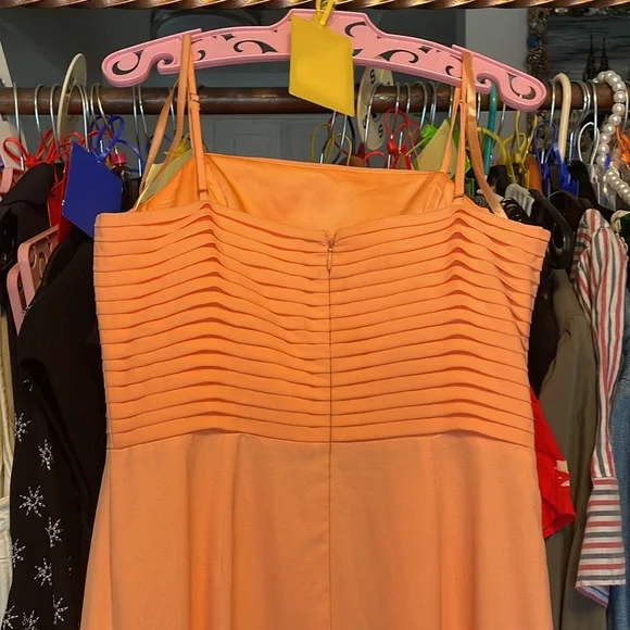 Gianni Bini Peach maxi formal Gown - Picture 10 of 13